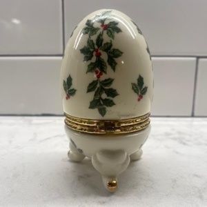 FORMALITIES BY BAUM BROS Egg Shaped Footed Trinket Ring Box "Holly Design"